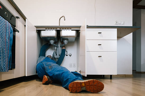 Professional Pipe Repair technician working in Lejunior, KY